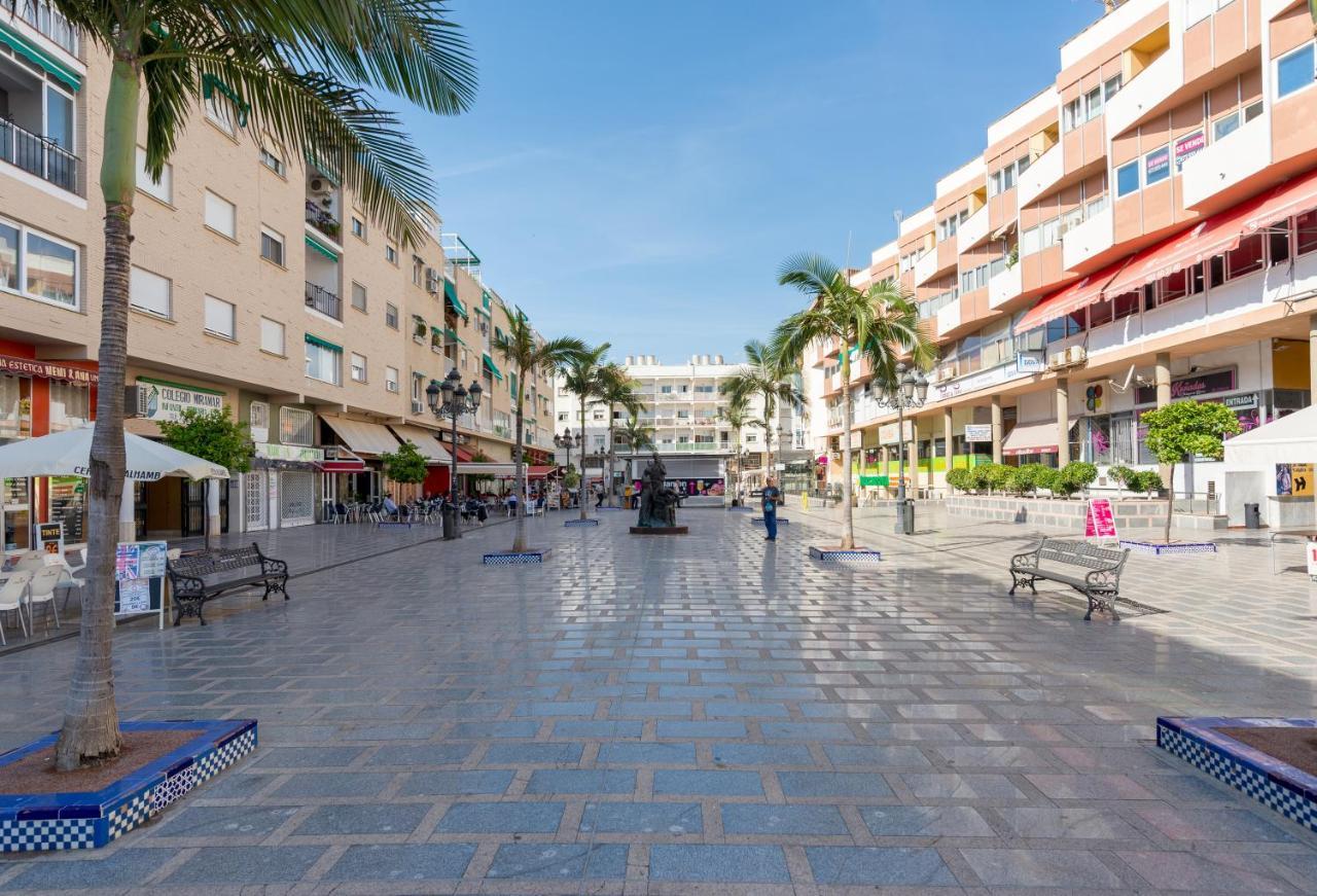 Luminoso Y Moderno Estudio Plaza Andalucia Appartamento